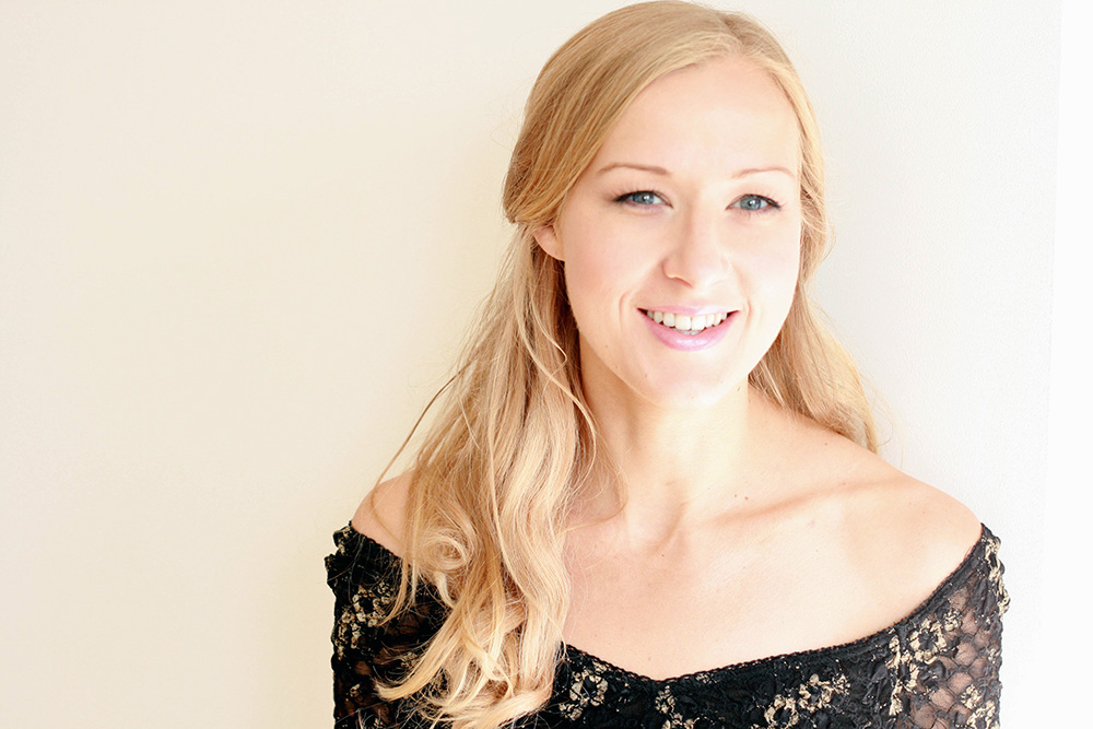 a000sarah_minns_headshot_colour_dec12